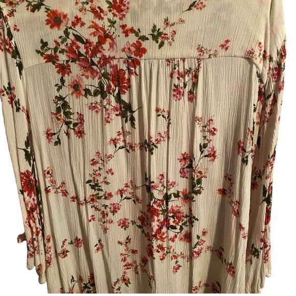 Skies are Blue Devan Button Detail Woven Top Size 2X - Picture 7 of 8